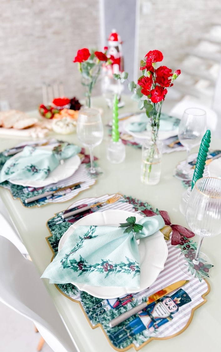 Mesa posta da cole&ccedil;&atilde;o Quebra Nozes da Felicitt&aacute;.