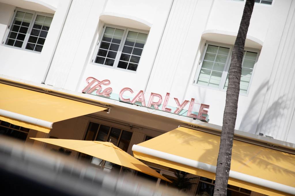 arquitetura-art-deco-miami-09 Conheça a charmosa arquitetura Art Déco em Miami. Na foto, Carlyle.