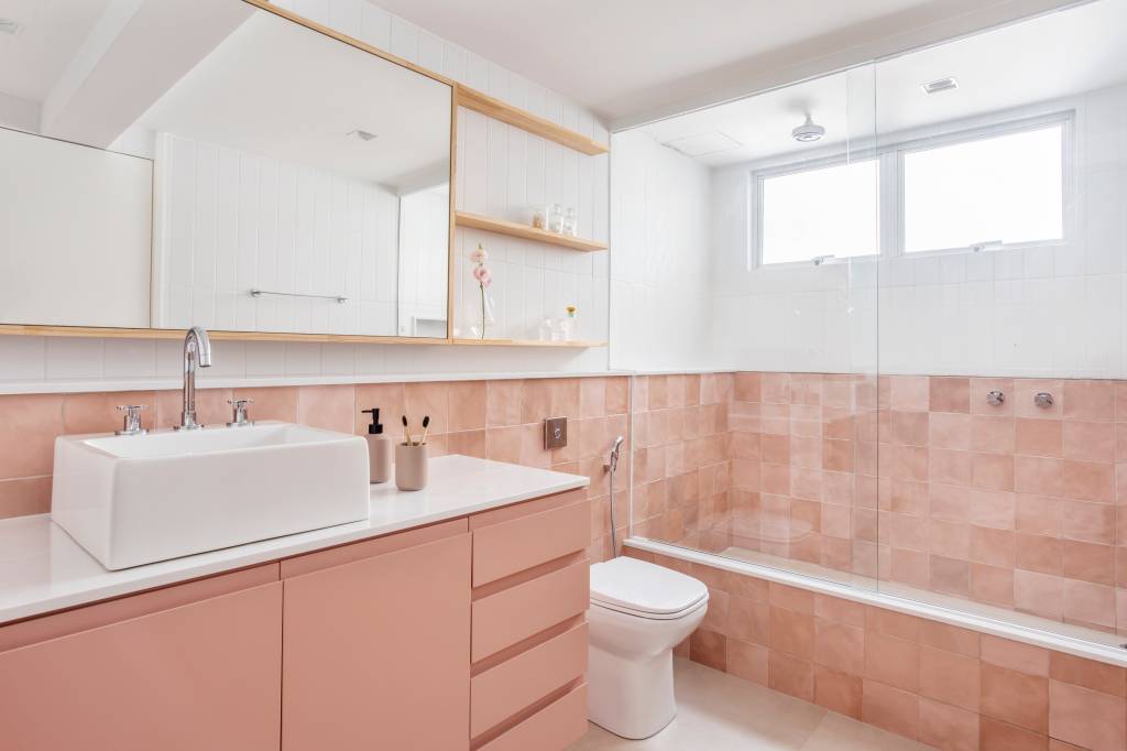 5 formas de dar uma cara nova ao banheiro sem gastar muito