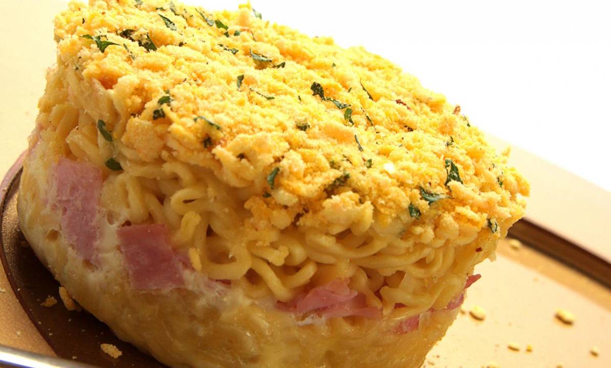 Receita: aprenda a fazer espaguete Nissin de Forno