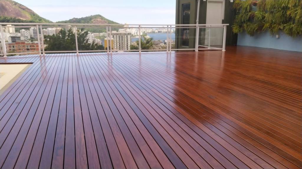 08-Ipe-Grooved Deck de Ipê Grooved.