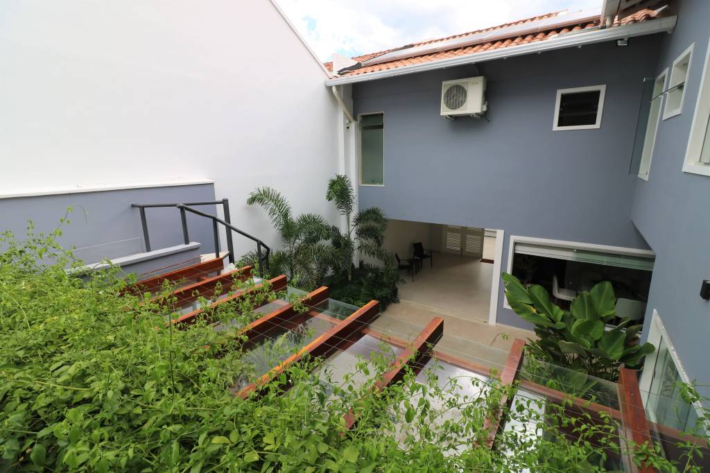 jardim-canteiros-pergolado-foi-realizado-em-5-dias-studio-julio-sousa-06 Jardim com canteiros e pergolado foi realizado em apenas 5 dias! Projeto de Stúdio Julio Sousa. Na foto, parte superior do pergolado.
