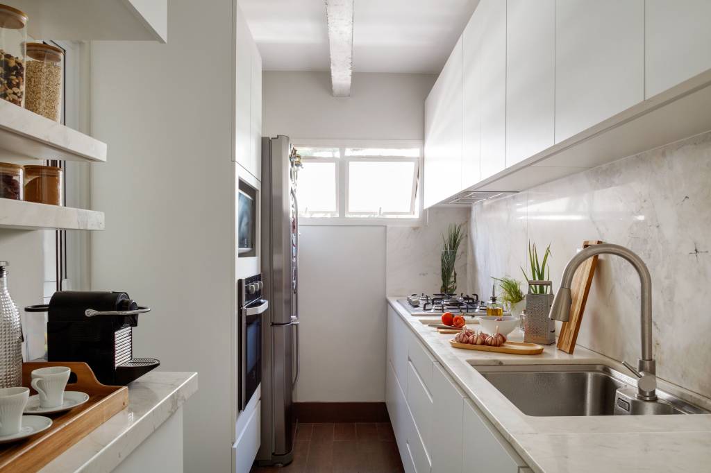 Cozinha Corredor: 10 projetos para otimizar seu espaço pequeno