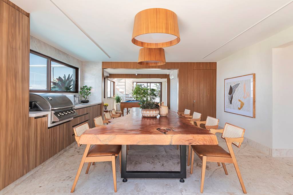 Solário, horta e adega walk in marcam cobertura com vista para o mar