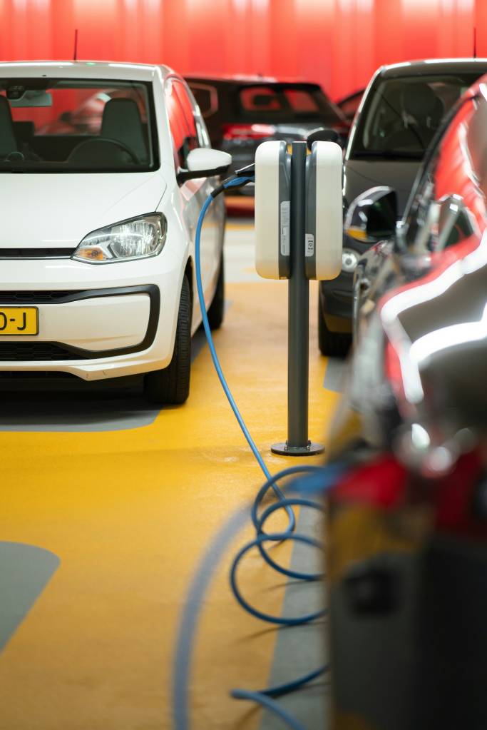 alerta-cuidados-necessarios-instalar-carregadores-veiculos-eletricos-michael-fousert-unsplash Alerta: cuidados necessários na hora de instalar carregadores de veículos elétricos