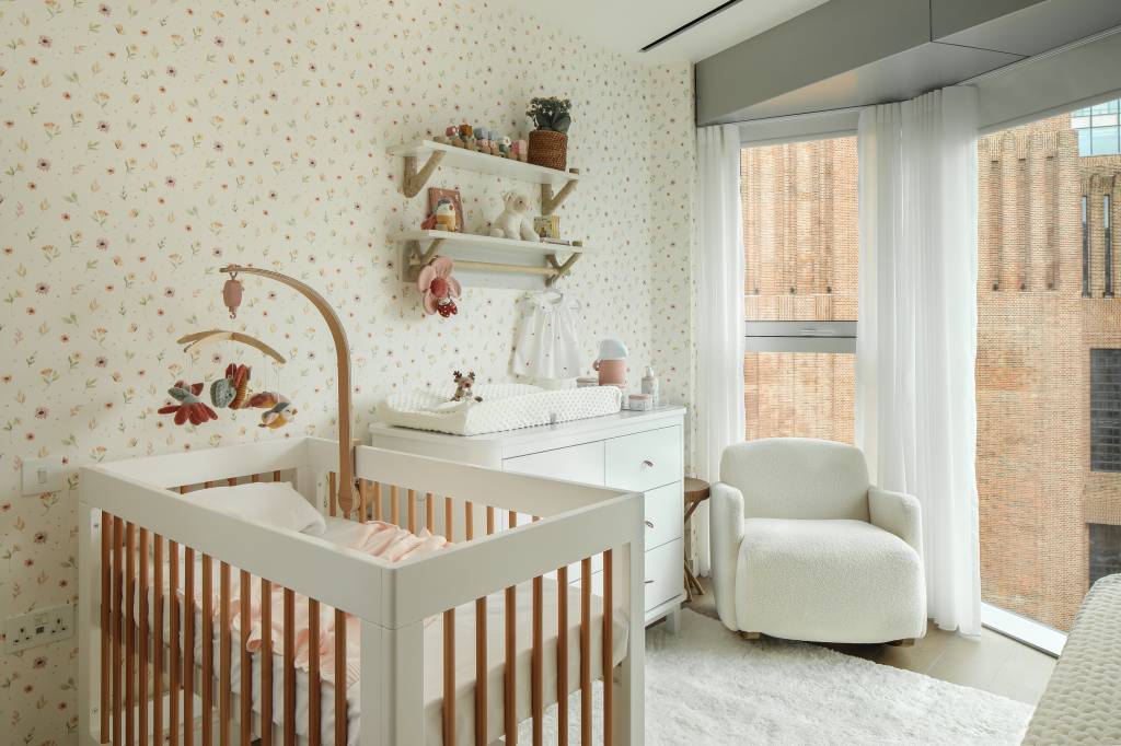 ape-londres-decoracao-equilibra-contemporaneo-e-rustico-andrea-chicharo-01-quarto-infantil Apê em Londres ganha decoração que equilibra contemporâneo e rústico. Projeto de Andrea Chicharo. Na foto, quarto infantil.