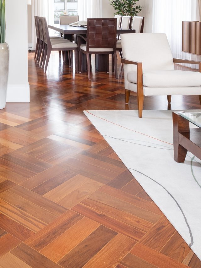 Capa de: Piso de taco: aprenda sobre o revestimento com projetos