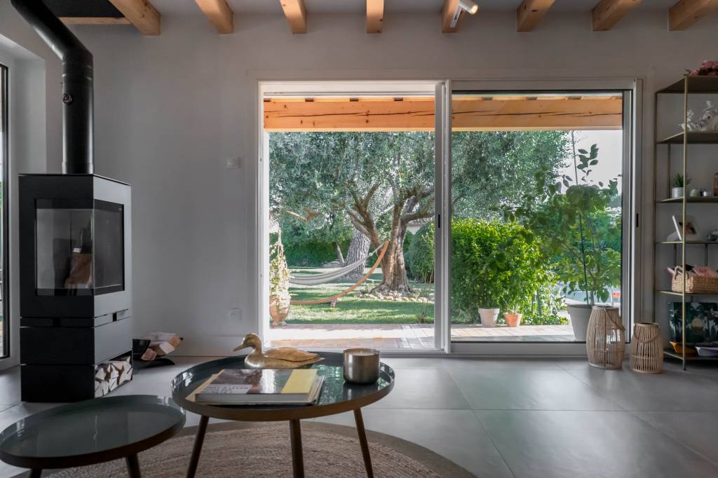 casa-mescla-arquitetura-provencal-com-necessidades-modernas-viviane-cunha-07 Casa na França mescla arquitetura provençal com necessidades modernas. Projeto de Viviane Cunha.