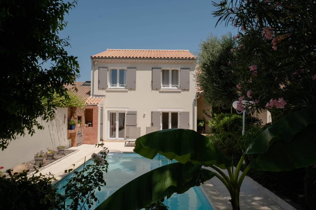 Casa na França mescla arquitetura provençal com necessidades modernas