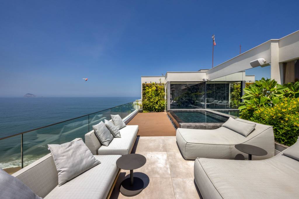 Cobertura ganha ampla área de lazer com cozinha gourmet, piscina e sauna