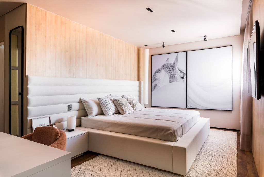 apartamento-pensado-para-receber-tem-toques-azul-mostarda-tetriz-arquitetura-18-quarto Apartamento pensado para receber com conforto tem toques de azul e mostarda. Projeto de Tetriz Arquitetura. Na foto, quarto.
