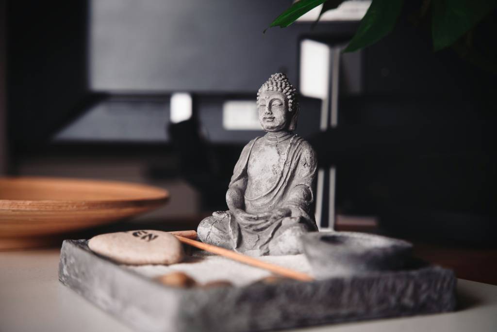 zen-bem-estar-feng-shui-hannes-kottner-unsplash Feng Shui. Na foto, estátua de Buda.