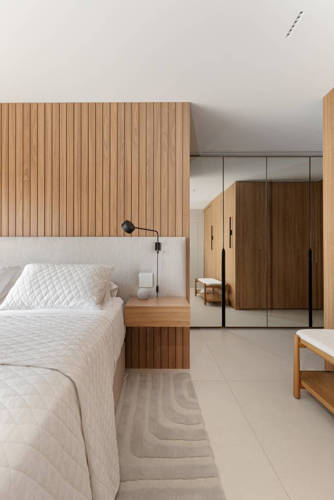 ape-de-143-m-tem-suite-com-escritorio-integrado_dois-pontos-arquitetura_ (84) Apê de 143 m² tem suíte com escritório integrado. Projeto Dois Pontos Arquitetura. Suíte.