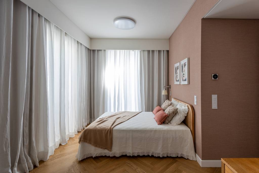 ape-em-predio-historico-combina-elementos-originais-e-estilo-contemporaneo_7_CW-Arquitetura Apê em prédio histórico combina elementos originais e estilo contemporâneo. CW Arquitetura e Interiores. Quarto.