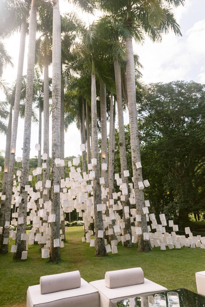 Disney e Tailândia inspiram o cenário do casamento de Larissa Manoela. Na foto, corredor de lanternas.