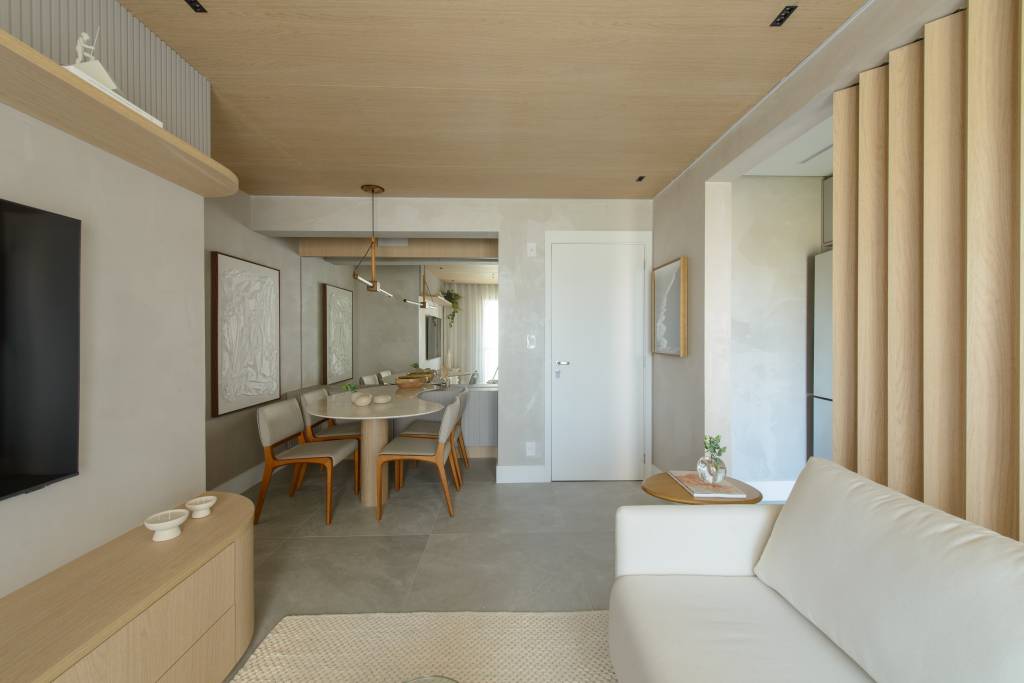ape-56-m-em-tons-de-bege-divisoria-articulada-entre-sala-e-cozinha-ana-carolina-queiroz-arquitetura-09 Apê de 56 m² em tons de bege tem divisória articulada entre sala e cozinha. Projeto de Ana Carolina Queiroz Arquitetura.