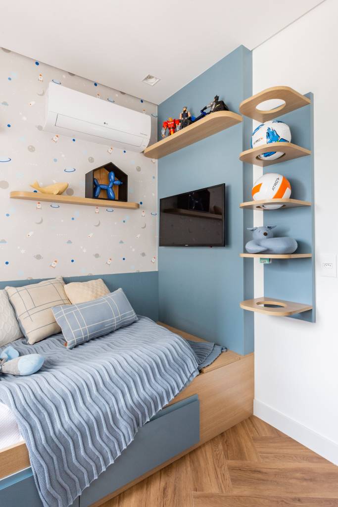 azul-e-protagonista-em-ape-com-varanda-integrada-e-area-gourmet-mari-milani-07-quarto-infantil Azul é protagonista em apê com varanda integrada e área gourmet. Projeto de Mari Milani, quarto infantil.
