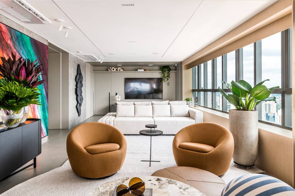Cinema e áreas de convívio são destaque em apartamento de 337 m². Projeto Tetriz Arquitetura.