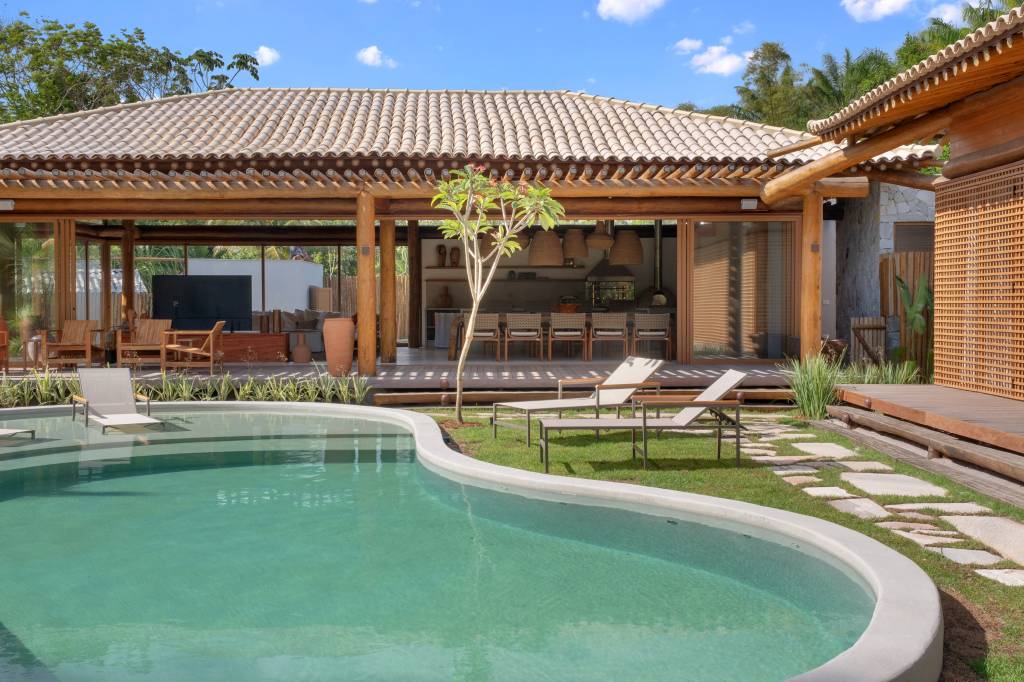 casa-de-praia-terrea-e-dividida-em-5-modulos-e-tem-decoracao-rustica-db-arquitetos-09-piscina Casa de praia térrea é dividida em 5 módulos e tem decoração rústica. Projeto de DB Arquitetos.