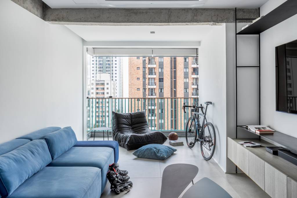 Minimalismo e cinza: apartamento de 100 m² ganha atmosfera urbana
