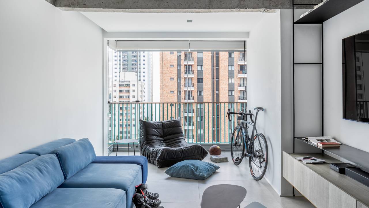Minimalismo e cinza: apartamento de 100 m² ganha atmosfera urbana. Projeto de Natalia Minas, do Nati Minas & Studio, e Gabriela Mestriner, do Flipê Arquitetura.