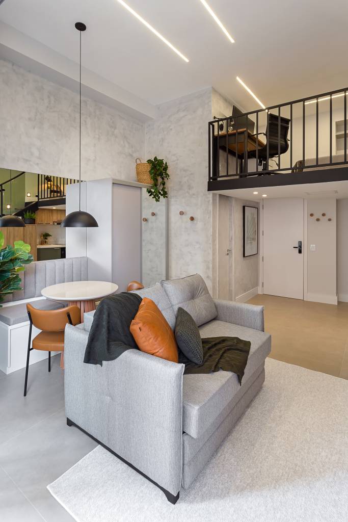 neste-apartamento-de-31-m-quarto-e-home-office-ficam-em-mezanino-rmv-interiores-05 Neste apartamento de 31 m², quarto e home office ficam em mezanino. Projeto de RMV Interiores.