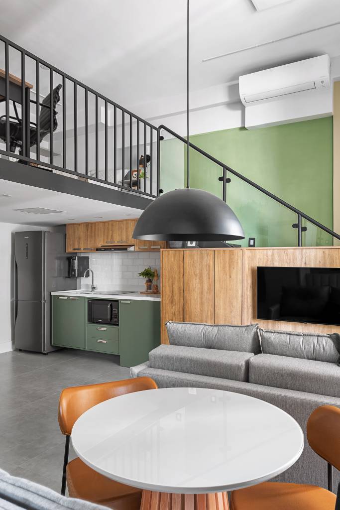 neste-apartamento-de-31-m-quarto-e-home-office-ficam-em-mezanino-rmv-interiores-15 Neste apartamento de 31 m², quarto e home office ficam em mezanino. Projeto de RMV Interiores.
