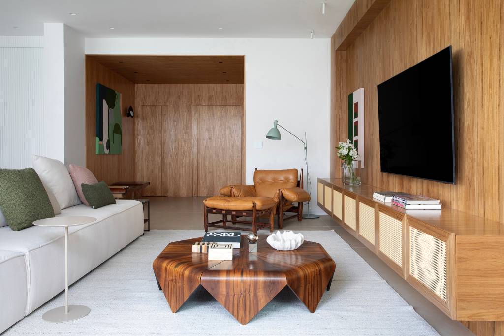 Apartamento de 300 m² tem churrasqueira na sala