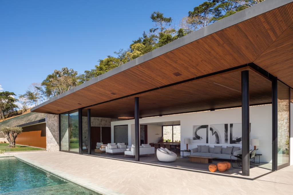 casa-de-campo-contemporanea-tem-piscina-em-pedra-hijau-e-academia-bf-arquitetos-14 Casa de campo contemporânea tem piscina em pedra Hijau e academia. Projeto de BF+Arquitetos.