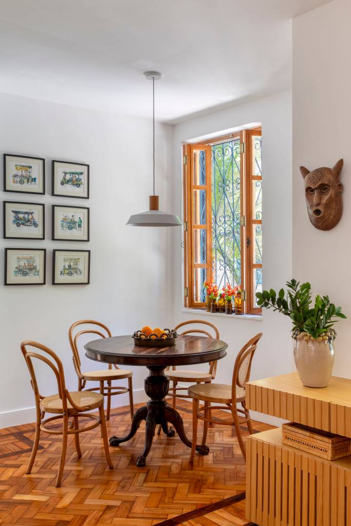 Ladrilhos e tijolinhos dão charme vintage à esta casa de vila de 150 m². Projeto de Studio Duas Arquitetura.