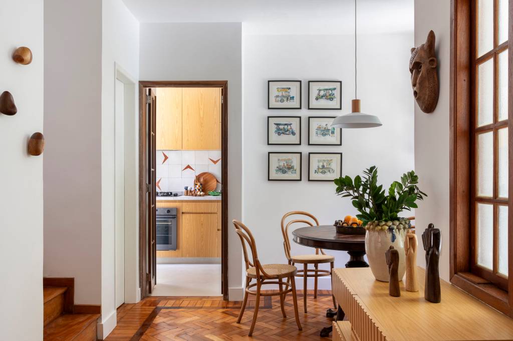 Ladrilhos e tijolinhos dão charme vintage à esta casa de vila de 150 m². Projeto de Studio Duas Arquitetura.