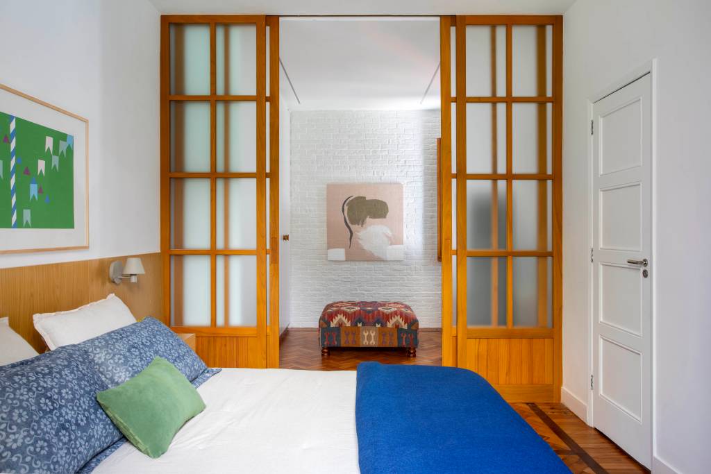 Ladrilhos e tijolinhos dão charme vintage à esta casa de vila de 150 m². Projeto de Studio Duas Arquitetura.