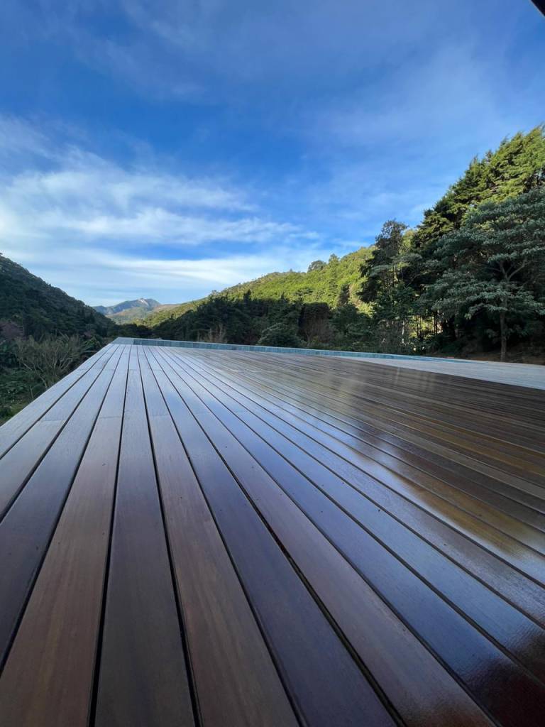 6 espécies de madeira nativa para usar na decoração. Na foto, madeira ipê.