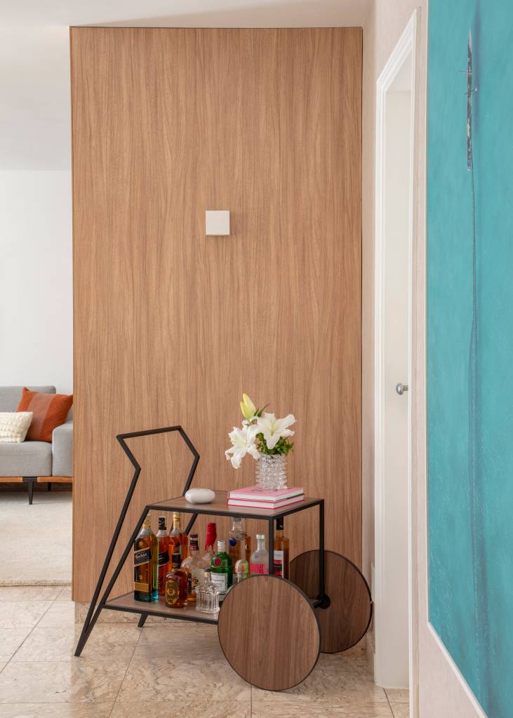 Apartamento contemporâneo ganha reforma sem quebra-quebra, em apenas 2 meses. Projeto de MRG Arquitetura.