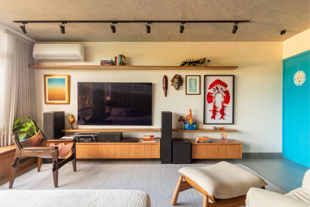 Apartamento ganha alegre cozinha amarela e paredes de cobogó. Projeto de Umdiedro Arquitetura.