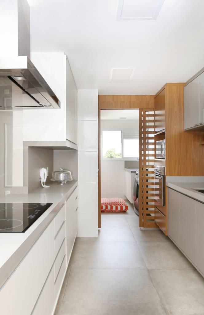 ape-contemporaneo-de-90-m-tem-balanco-de-acrilico-na-sala-jardim-vertical-e-boiseries-rmv-interiores-16 Apê contemporâneo de 90 m² tem balanço de acrílico na sala, jardim vertical e boiseries. Projeto de RMV Interiores.