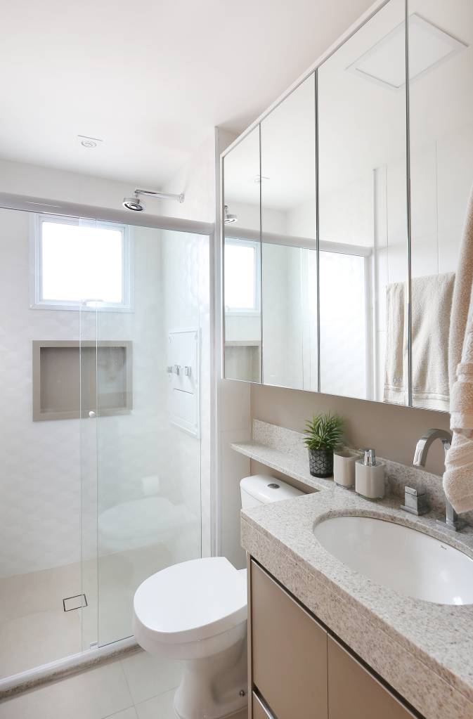 ape-contemporaneo-de-90-m-tem-balanco-de-acrilico-na-sala-jardim-vertical-e-boiseries-rmv-interiores-27 Apê contemporâneo de 90 m² tem balanço de acrílico na sala, jardim vertical e boiseries. Projeto de RMV Interiores.