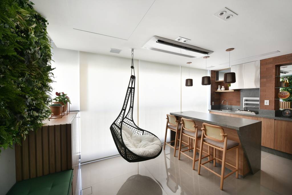 Arquiteta explica como deve ser feita a instalação de poltronas suspensas e balanços. Projeto de Rosangela Pena Arquitetura.