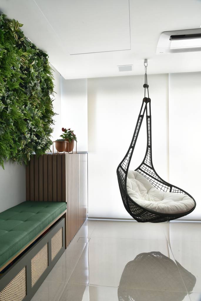 Arquiteta explica como deve ser feita a instalação de poltronas suspensas e balanços. Projeto de Rosangela Pena Arquitetura.