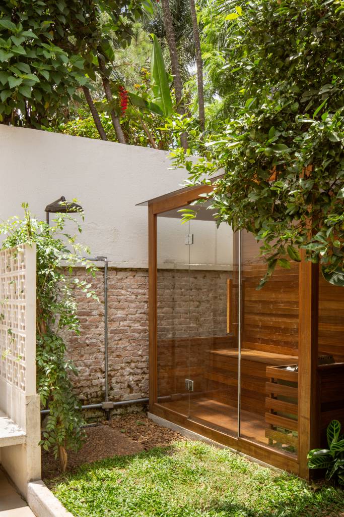 casa-geminada-charmosa-tem-parede-de-cobogo-e-limoeiro-no-jardim-w-arquitetura-03 Casa geminada charmosa tem parede de cobogó e limoeiro no jardim. Projeto de W Arquitetura.
