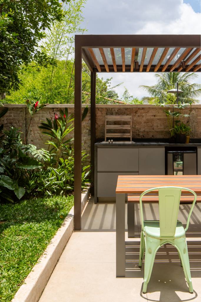 casa-geminada-charmosa-tem-parede-de-cobogo-e-limoeiro-no-jardim-w-arquitetura-05 Casa geminada charmosa tem parede de cobogó e limoeiro no jardim. Projeto de W Arquitetura.