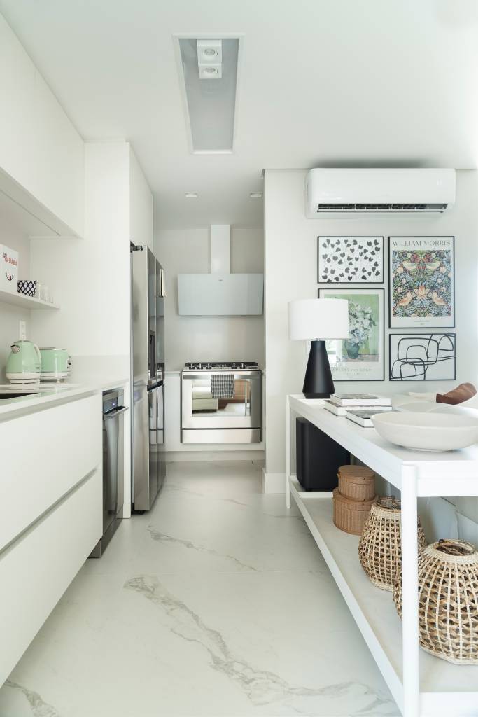 contrastes-entre-branco-e-preto-e-linhas-limpas-dao-elegancia-a-este-ape-woho-arquitetura-18 Contrastes entre branco e preto e linhas limpas dão elegância a este apê. Projeto de Woho Arquitetura.