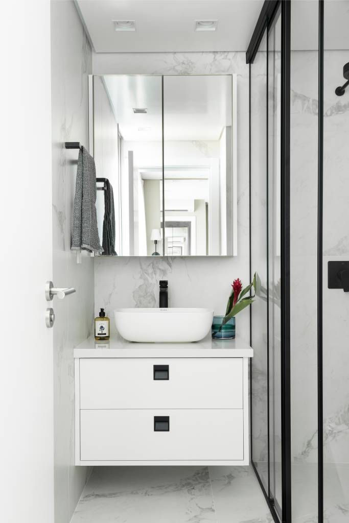 contrastes-entre-branco-e-preto-e-linhas-limpas-dao-elegancia-a-este-ape-woho-arquitetura-25 Contrastes entre branco e preto e linhas limpas dão elegância a este apê. Projeto de Woho Arquitetura.