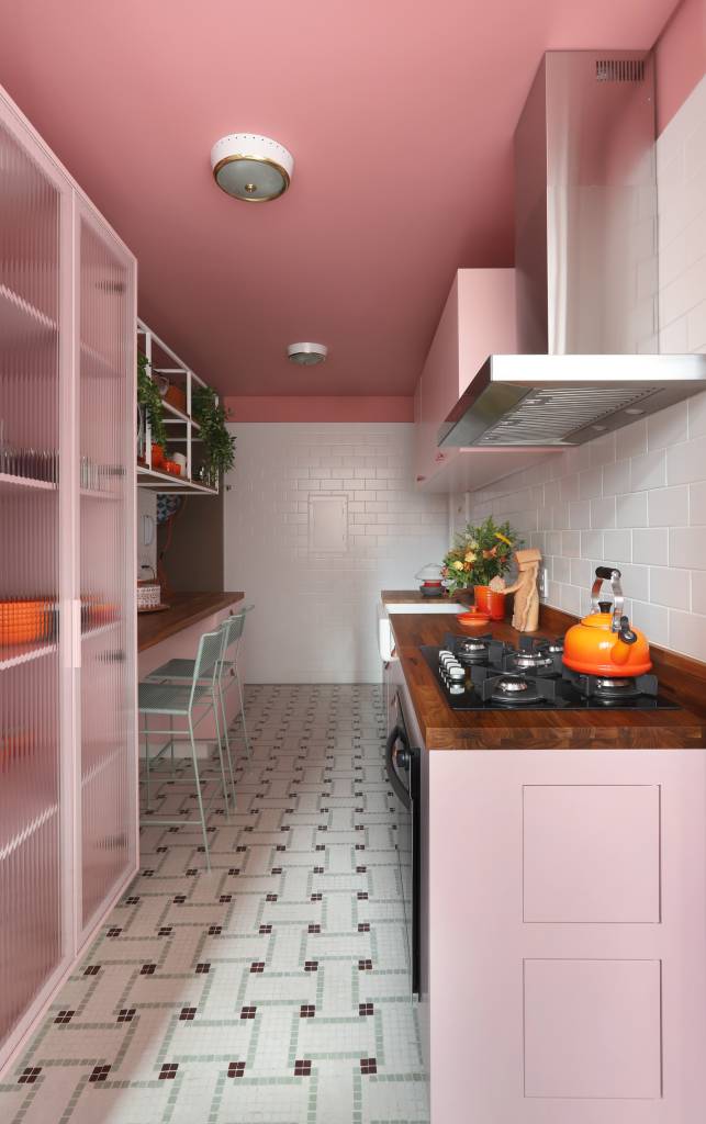 cozinha-branca-nao-mais-5-projetos-charmosos-e-coloridos-01-rosa cozinha-branca-nao-mais-5-projetos-charmosos-e-coloridos-01-rosa