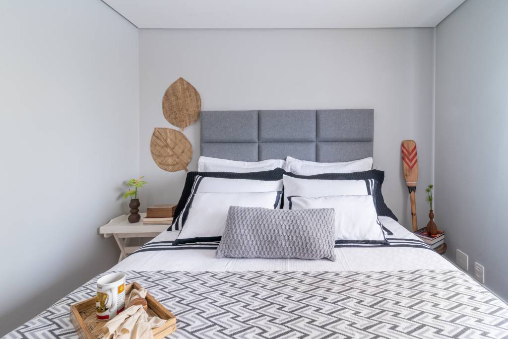 cristaleira-com-iluminacao-embutida-e-xodo-na-sala-de-jantar-deste-apartamento-isabella-nalon-15-quarto Cristaleira com iluminação embutida é xodó na sala de jantar deste apartamento. Projeto de Isabella Nalon.