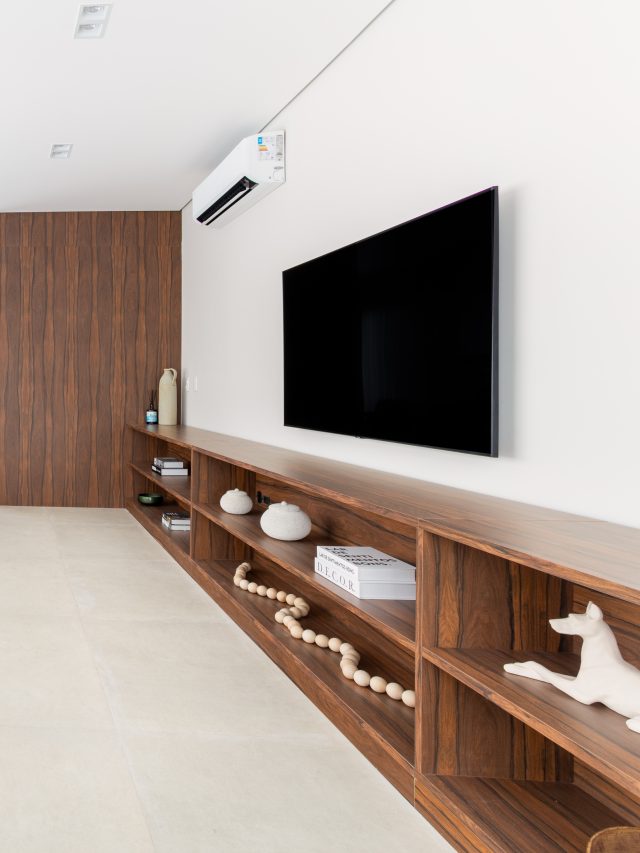cropped-marcenaria-em-pau-ferro-percorre-apartamento-criando-continuidade-visual-resiliart-arquitetura-12.jpg Marcenaria em pau-ferro percorre apartamento criando continuidade visual. Projeto de ResiliArt Arquitetura.