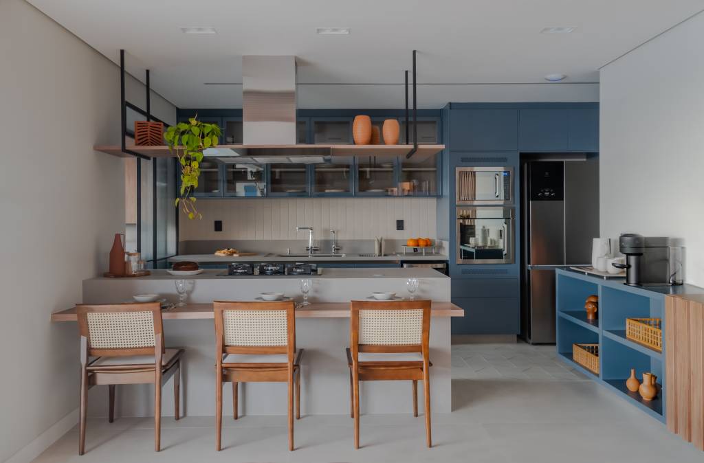 formas-lindas-e-cheias-de-estilo-para-usar-azul-na-decoracao-mari-milani-06-cozinha Formas lindas e cheias de estilo para usar azul na decoração. Projeto de Mari Milani.
