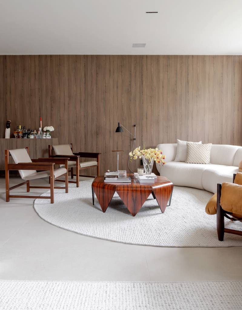marcenarias-em-tons-escuros-e-claros-se-combinam-para-criar-apartamento-elegante-bf-arquitetos-02 Marcenarias em tons escuros e claros se combinam para criar apartamento elegante. Projeto de BF + Arquitetos.