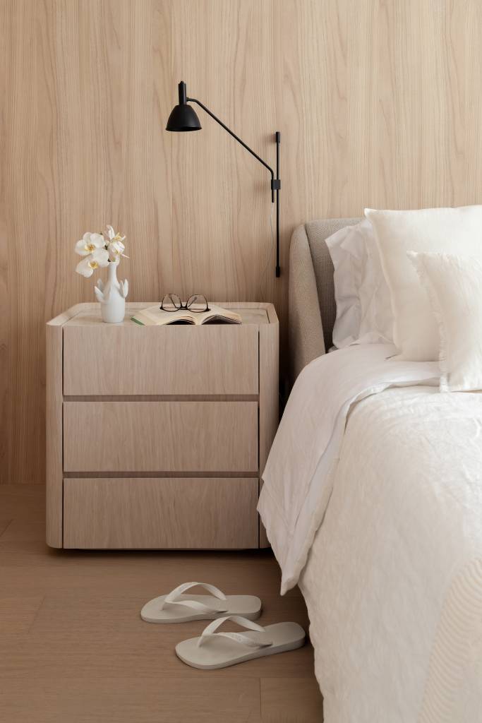 marcenarias-em-tons-escuros-e-claros-se-combinam-para-criar-apartamento-elegante-bf-arquitetos-18 Marcenarias em tons escuros e claros se combinam para criar apartamento elegante. Projeto de BF + Arquitetos.