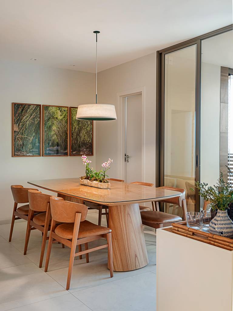 piso-em-porcelanato-bege-cria-atmosfera-leve-e-despojada-neste-apartamento-juliana-zappa-11-jantar Piso em porcelanato bege cria atmosfera leve e despojada neste apartamento. Projeto de Juliana Zappa.
